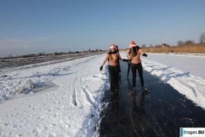 Dutch nudists in winter. Part 3. Thumb 16