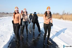 Dutch nudists in winter. Part 3. Thumb 30