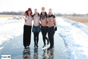 Dutch nudists in winter. Part 3. Thumb 31