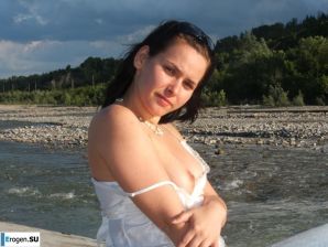 Brunette with forms. Thumb 12