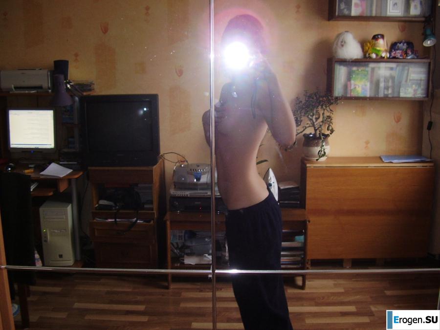 Красивая девочка фоткает себя. Фото 23