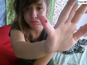 He grimaces and takes a picture of himself. Thumb 23