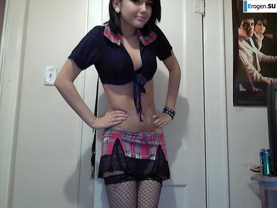Young brunette. Photo 25