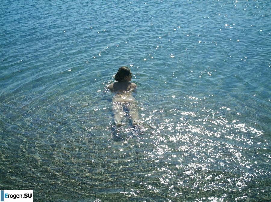 Posing at the sea. Photo 13