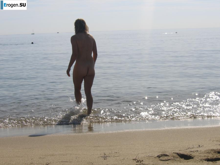 Posing at the sea. Photo 27