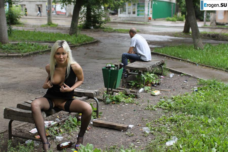 Nastya from Samara walks around the city and shows herself. Part 11. Photo 15