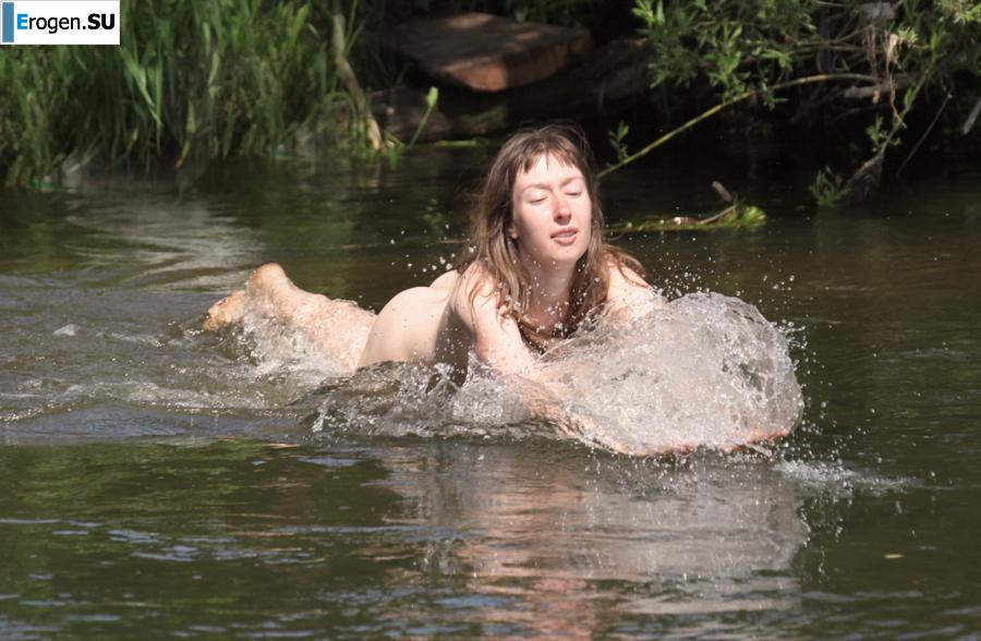 Hippies are nudists. Photo 8