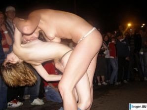 Public exposure. Thumb 6