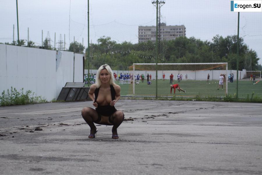 Nastya from Samara walks around the city and shows herself. Part 12. Photo 10