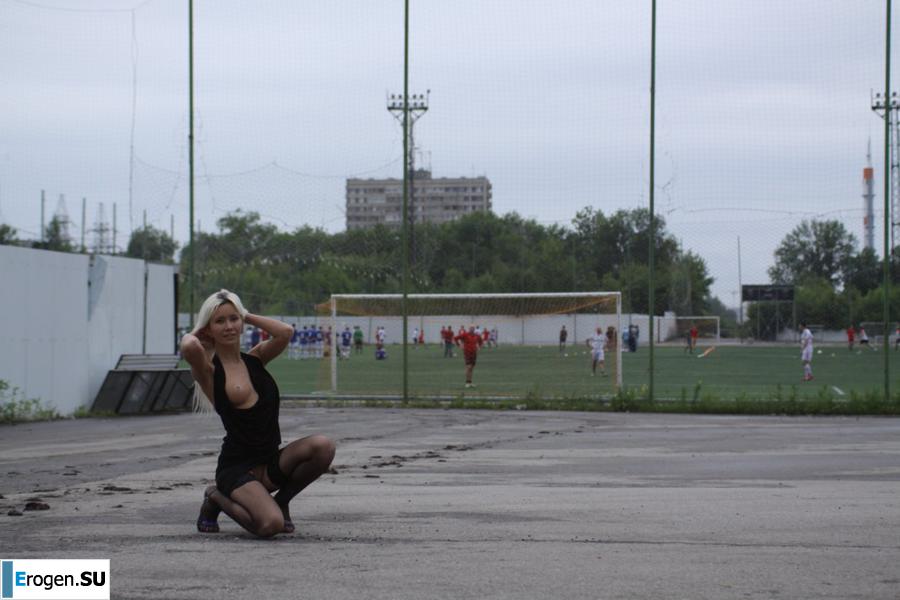 Nastya from Samara walks around the city and shows herself. Part 12. Photo 13
