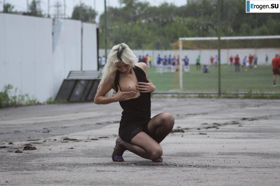 Nastya from Samara walks around the city and shows herself. Part 12. Photo 15