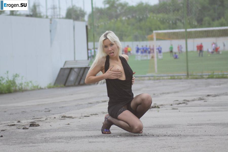 Nastya from Samara walks around the city and shows herself. Part 12. Photo 16