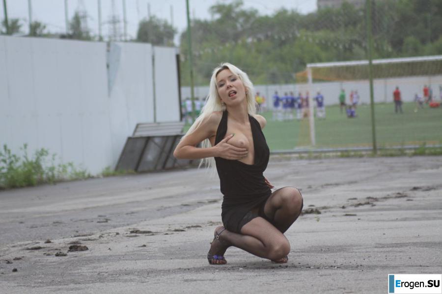 Nastya from Samara walks around the city and shows herself. Part 12. Photo 17