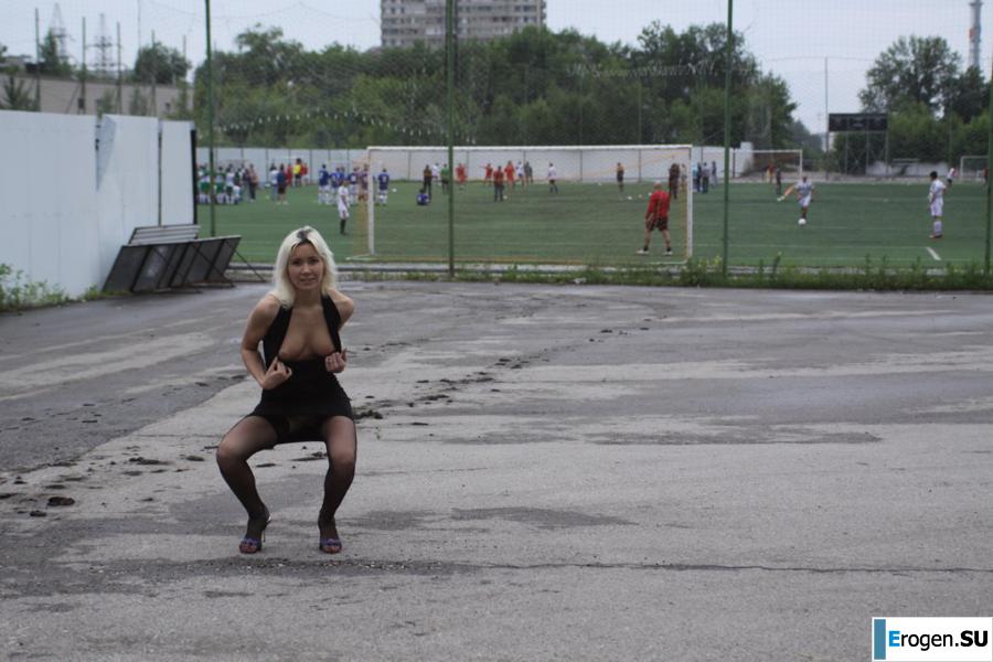 Nastya from Samara walks around the city and shows herself. Part 12. Photo 5