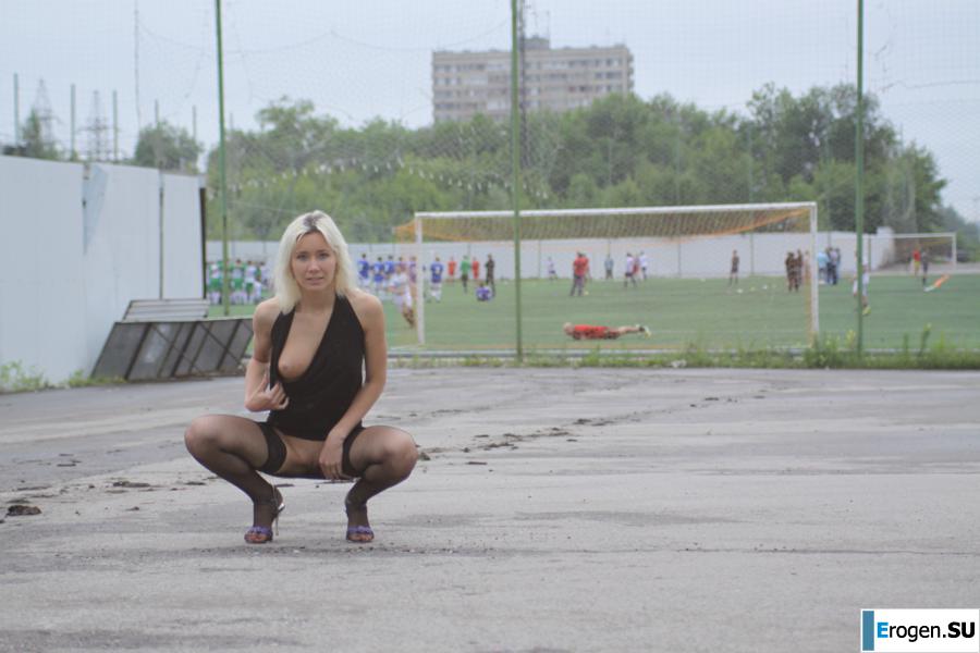 Nastya from Samara walks around the city and shows herself. Part 12. Photo 7
