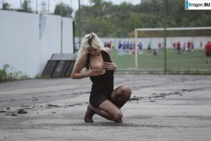 Nastya from Samara walks around the city and shows herself. Part 12. Thumb 15