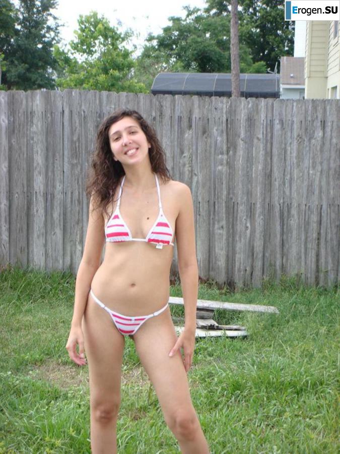 Smiling brunette with everlasting nipples. Part 2. Photo 16