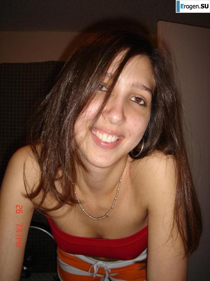 Smiling brunette with everlasting nipples. Part 2. Photo 24