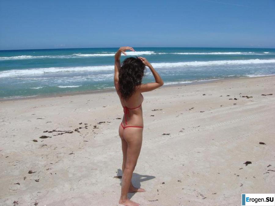 Smiling brunette with everlasting nipples. Part 2. Photo 39