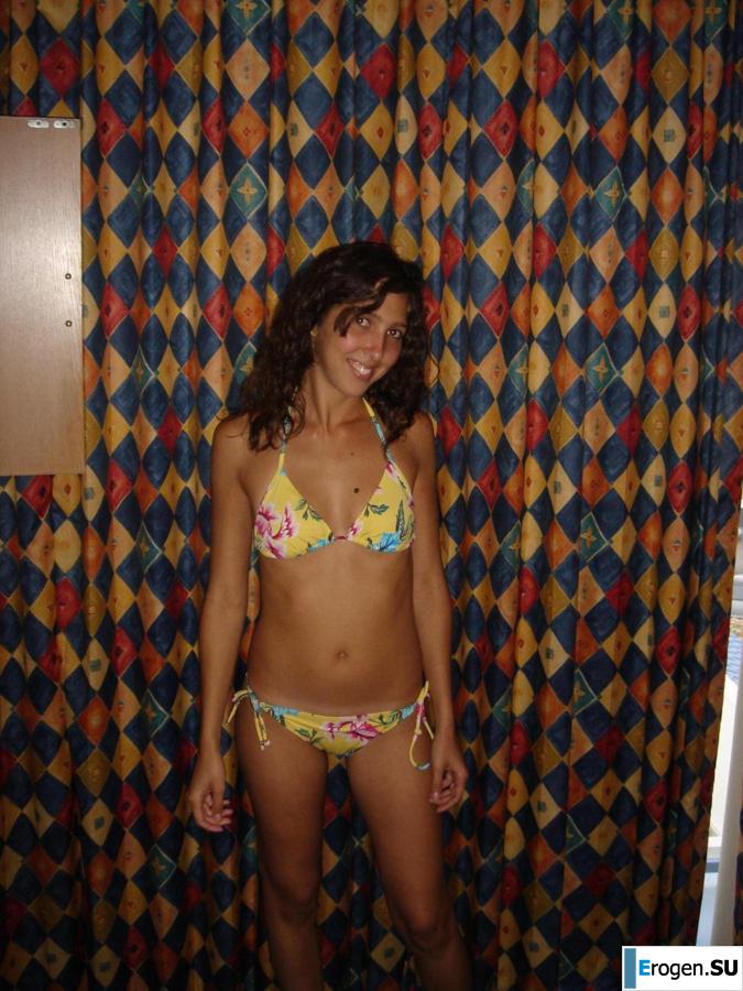 Smiling brunette with everlasting nipples. Part 2. Photo 6