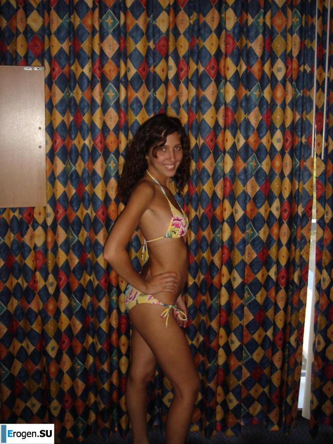Smiling brunette with everlasting nipples. Part 2. Photo 8