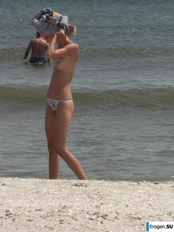 Topless thin girl on the beach. Part 2. Photo 36