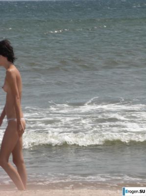 Topless thin girl on the beach. Part 2. Thumb 15