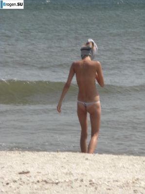 Topless thin girl on the beach. Part 2. Thumb 31