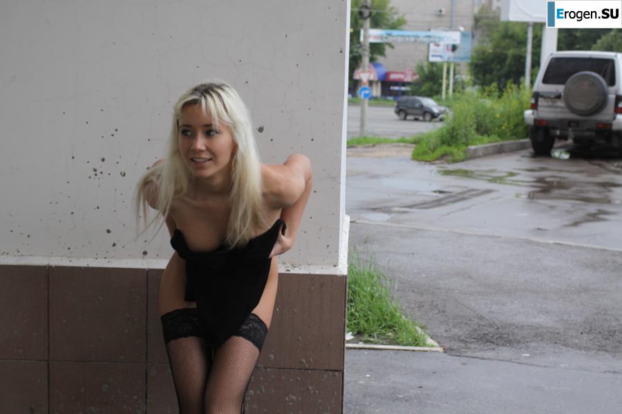 Nastya from Samara walks around the city and shows herself. Part 17. Photo 38