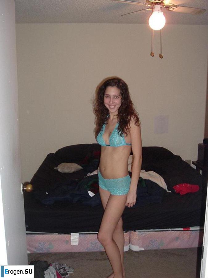 Smiling brunette with everlasting nipples. Part 7. Photo 10