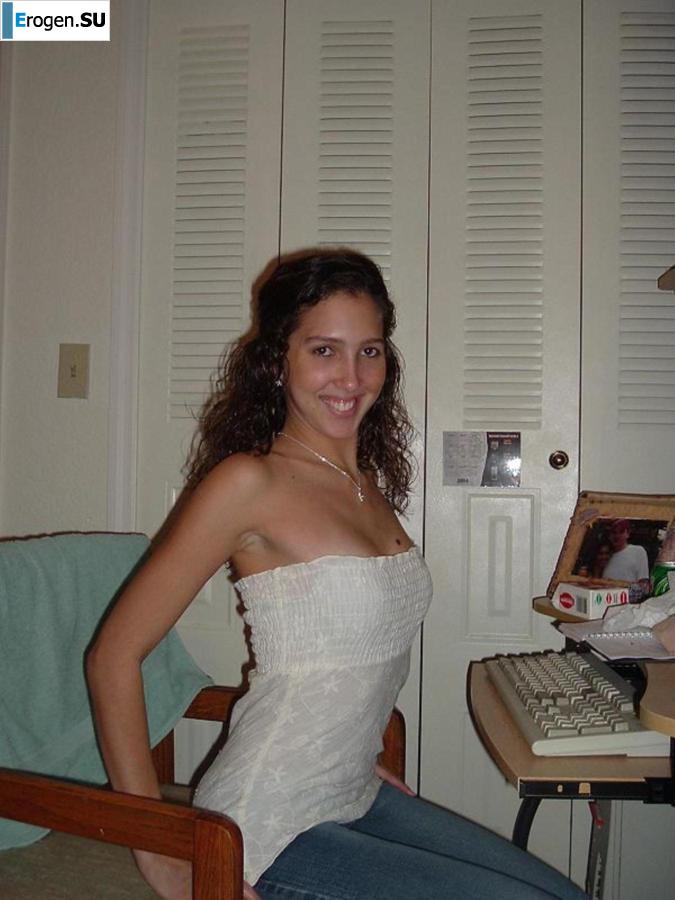 Smiling brunette with everlasting nipples. Part 7. Photo 9