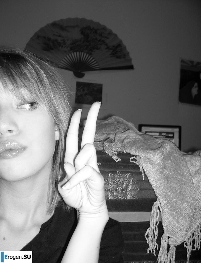 Posing for a friend. Photo 35