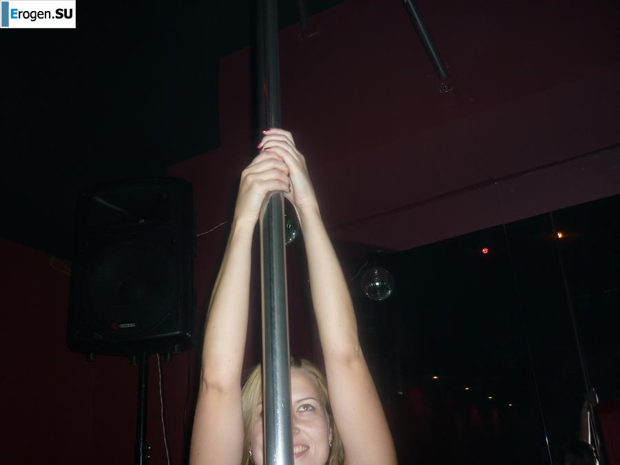 Blonde Exhibitionist without Tits. Photo 10