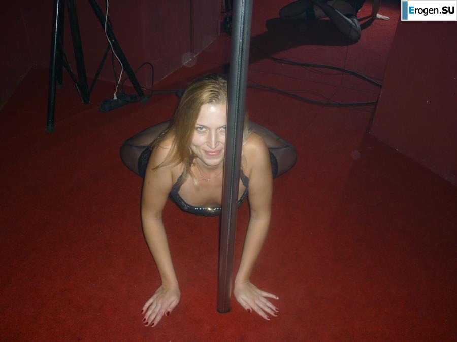 Blonde Exhibitionist without Tits. Photo 11
