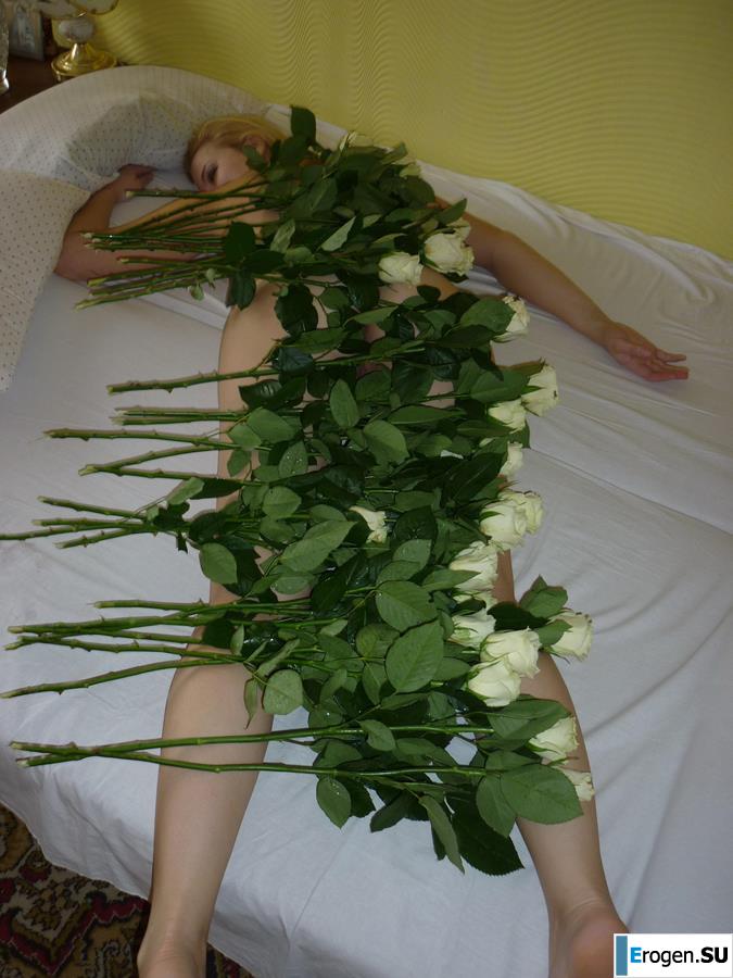 Blonde Exhibitionist without Tits. Photo 37