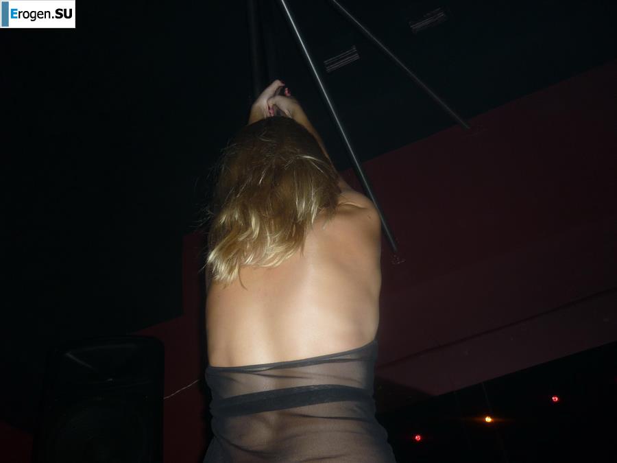 Blonde Exhibitionist without Tits. Photo 9