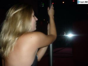 Blonde Exhibitionist without Tits. Thumb 5