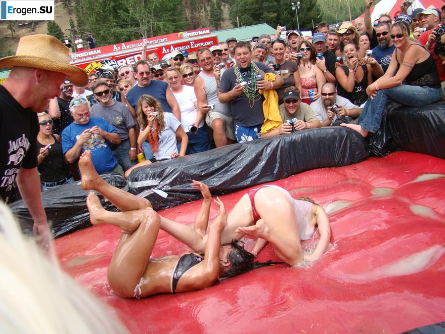 Women's Show Wrestling. Photo 3