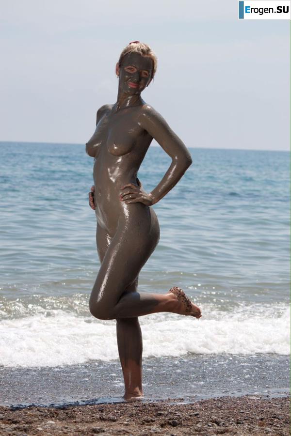 Naked in the Mud. Photo 10