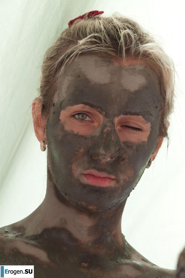 Naked in the Mud. Photo 16