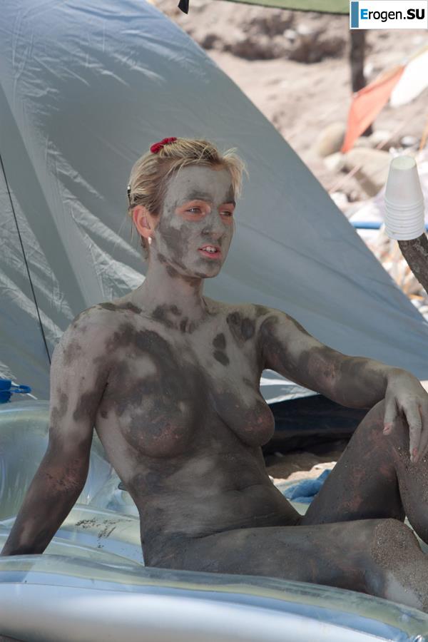 Naked in the Mud. Photo 18