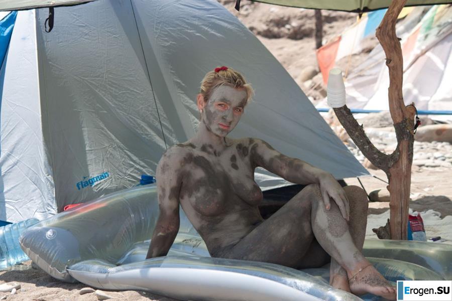 Naked in the Mud. Photo 19
