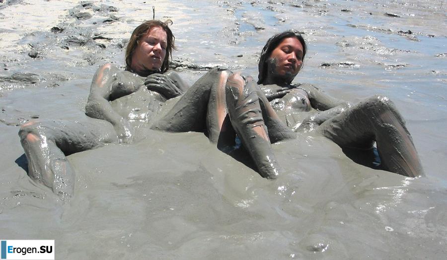 Naked in the Mud. Photo 35