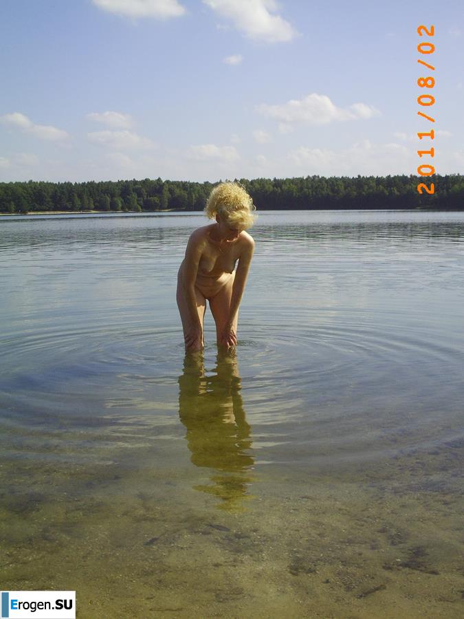Redhead nudist old woman. Photo 16