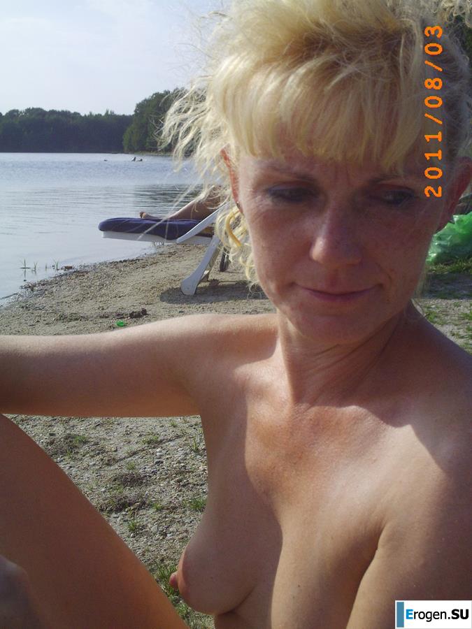 Redhead nudist old woman. Photo 3