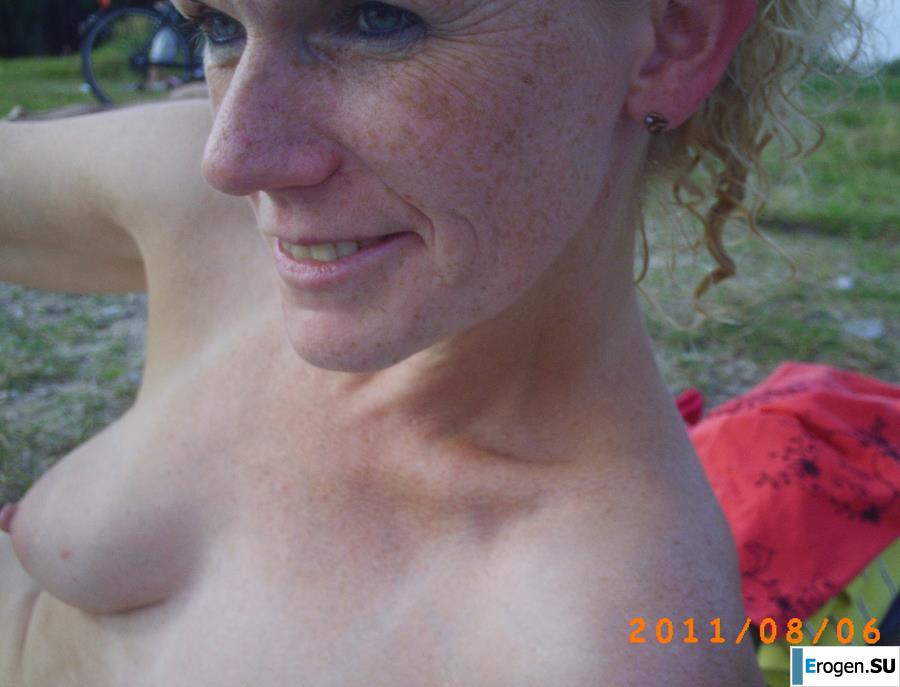 Redhead nudist old woman. Photo 4