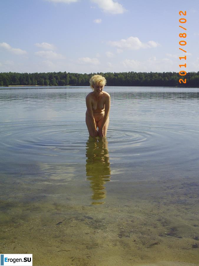 Redhead nudist old woman. Photo 5