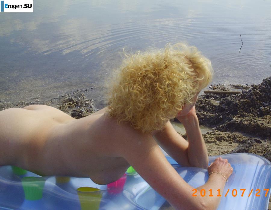 Redhead nudist old woman. Photo 9