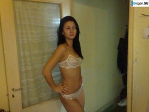 Позирует для друга. Часть 2. Эскиз 6