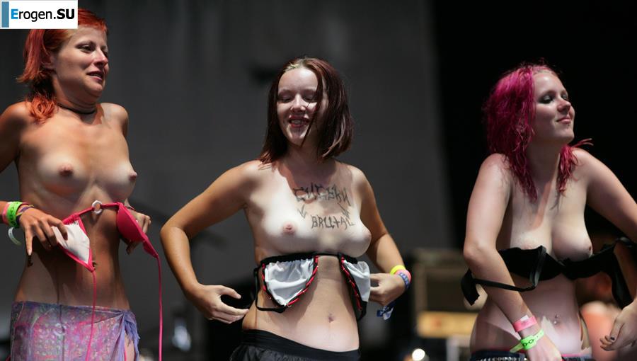 Tits and some pussies at rock concerts. Part 2. Photo 10